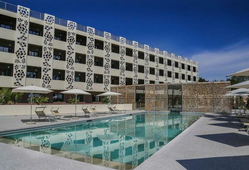 Отель Hôtel San Lucianu