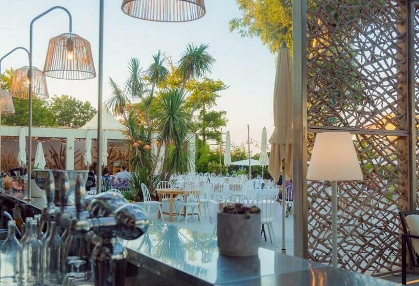 Отель Hôtel San Lucianu