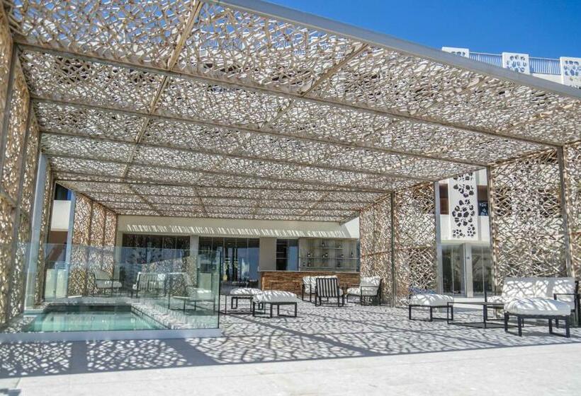 Отель Hôtel San Lucianu