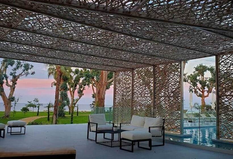 Отель Hôtel San Lucianu