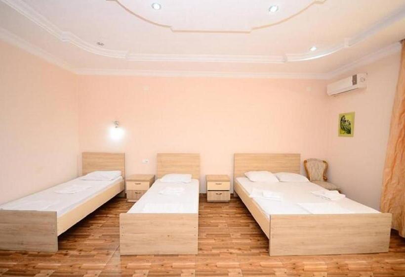 هتل Nine Brothers