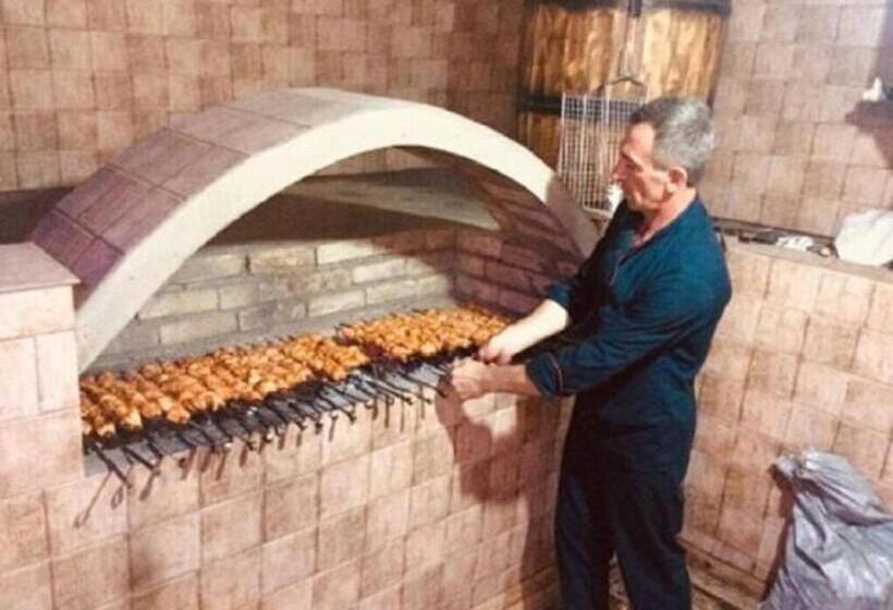 هتل Nine Brothers