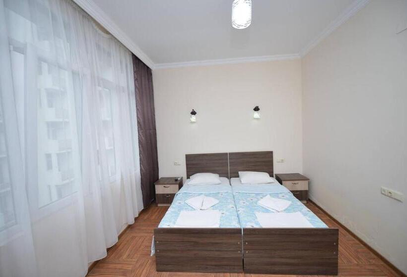 هتل Nine Brothers