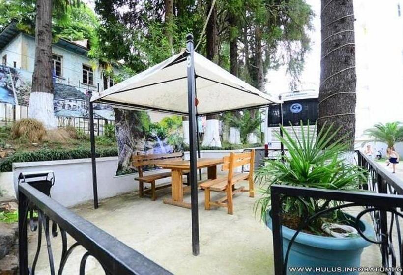 هتل Nine Brothers