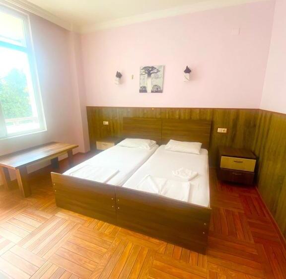 هتل Nine Brothers