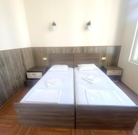 هتل Nine Brothers