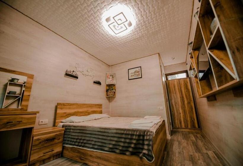 هتل Nine Brothers