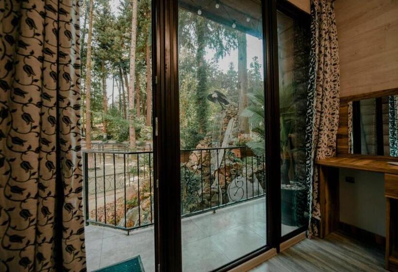 هتل Nine Brothers