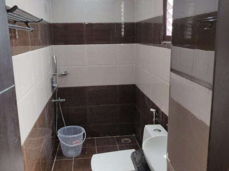 Отель Sri Raghavendra Inn