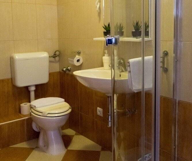 Пансион Apartments And Rooms Katija & Egon