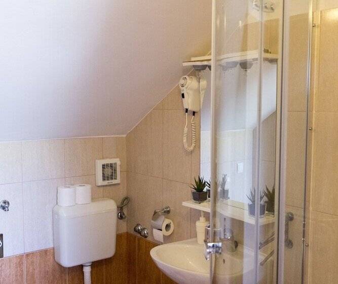 Пансион Apartments And Rooms Katija & Egon