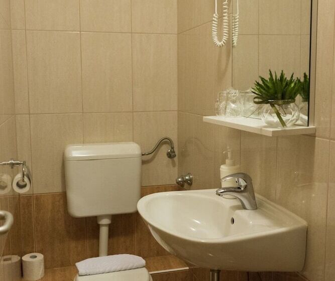 Пансион Apartments And Rooms Katija & Egon