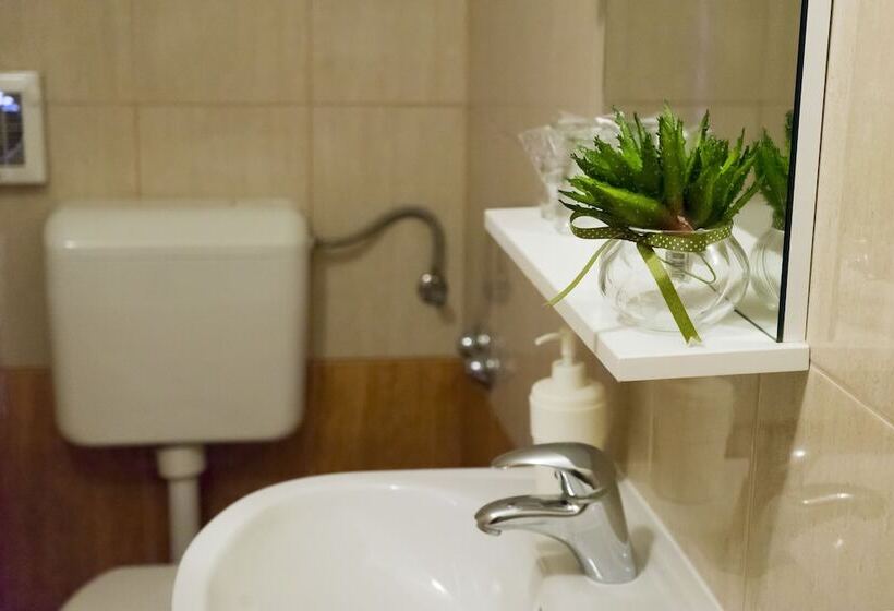 Пансион Apartments And Rooms Katija & Egon