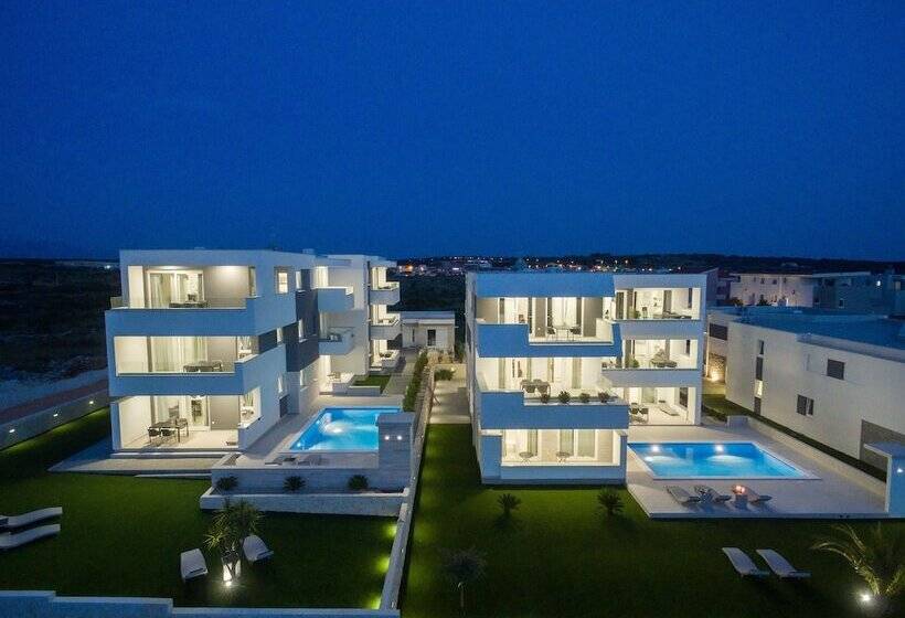 פנסיון Apartments & Rooms Pool Villas Maris