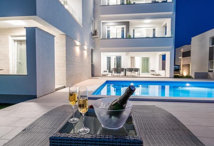 ペンション Apartments & Rooms Pool Villas Maris