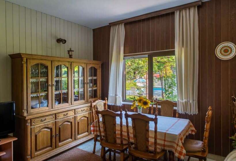 Sunflower House With A Pool