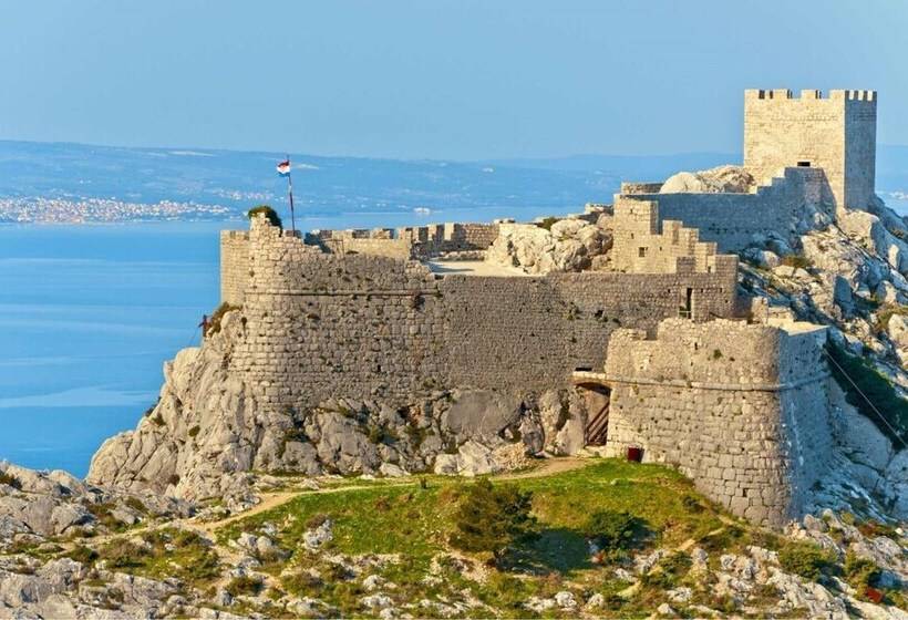 Sunflower House With A Pool