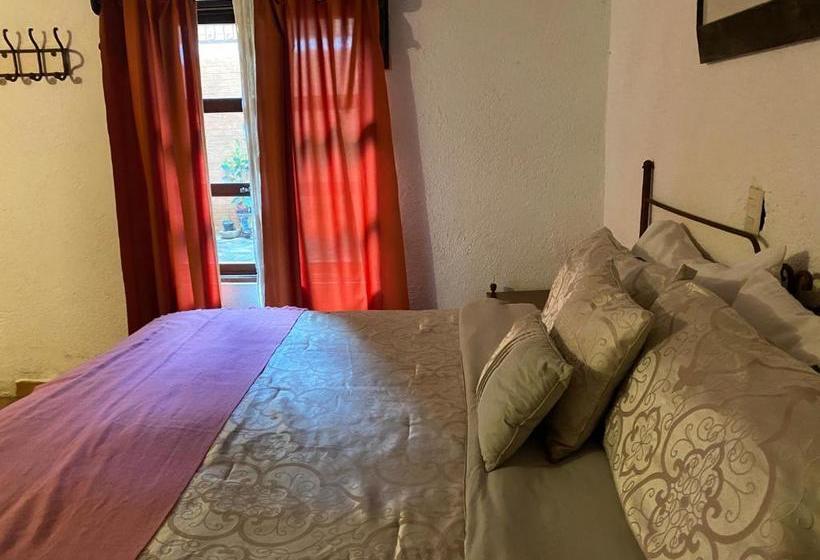 فندق De Cervantes