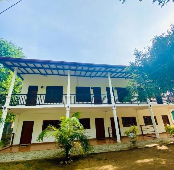 בית מלון כפרי Emerald Guest House