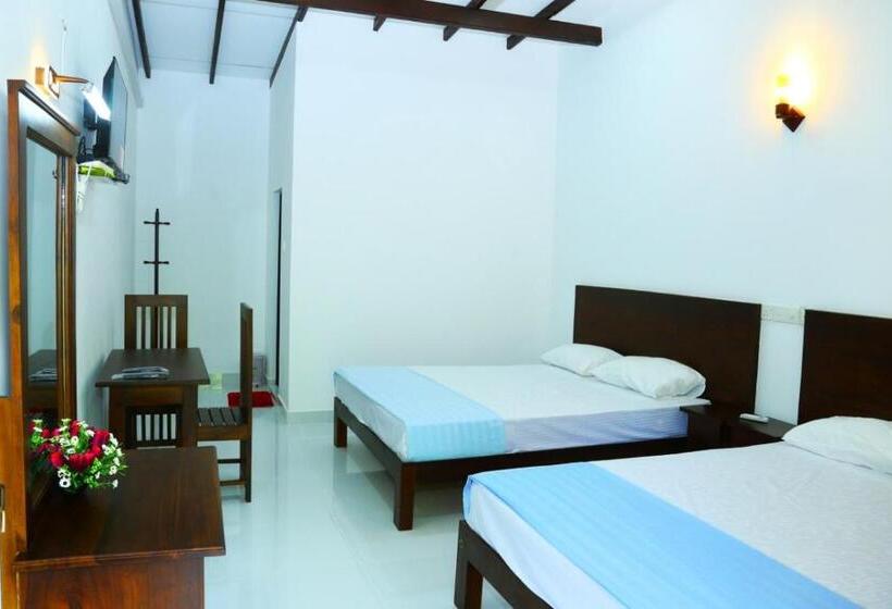 בית מלון כפרי Emerald Guest House