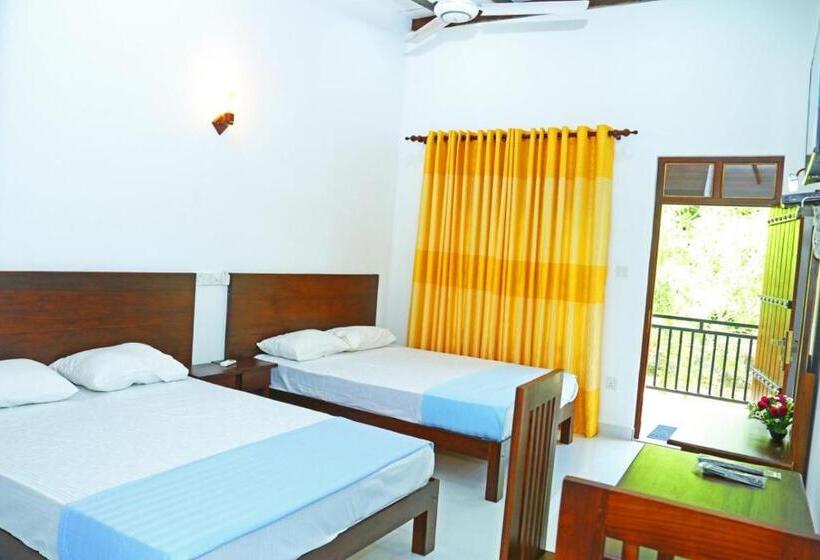 בית מלון כפרי Emerald Guest House