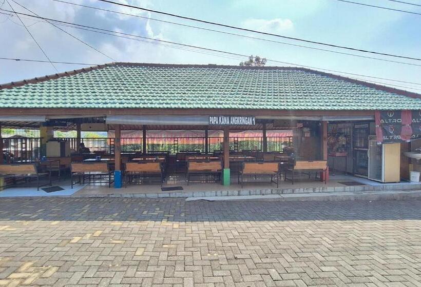فندق Papa Kana Farm Mitra Reddoorz At Pacet Mojokerto