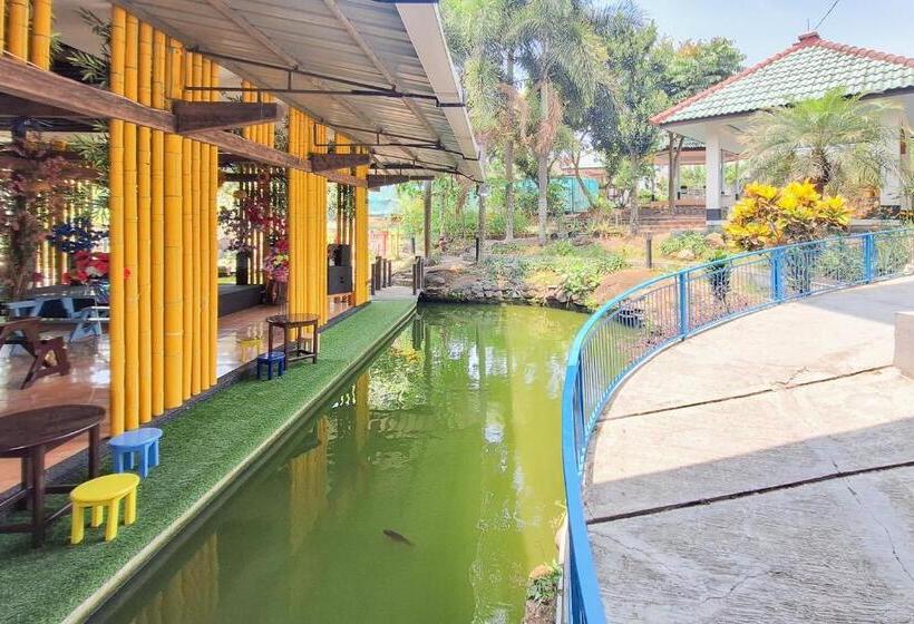 فندق Papa Kana Farm Mitra Reddoorz At Pacet Mojokerto