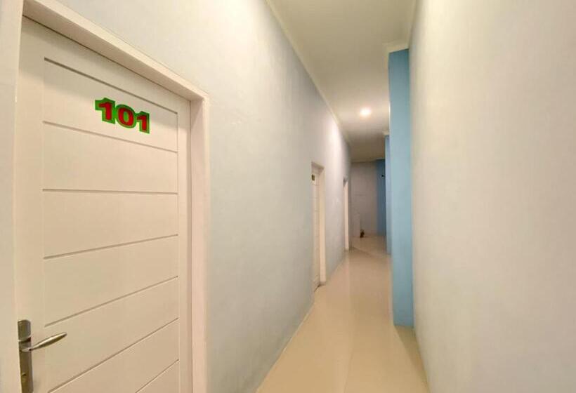 هتل Reddoorz Syariah Near Pantai Padang 2