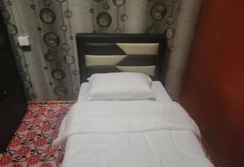 فندق Spot On 89832 Famili Inn Ombak Rindu