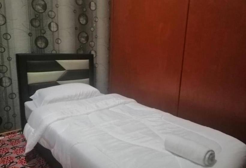 فندق Spot On 89832 Famili Inn Ombak Rindu