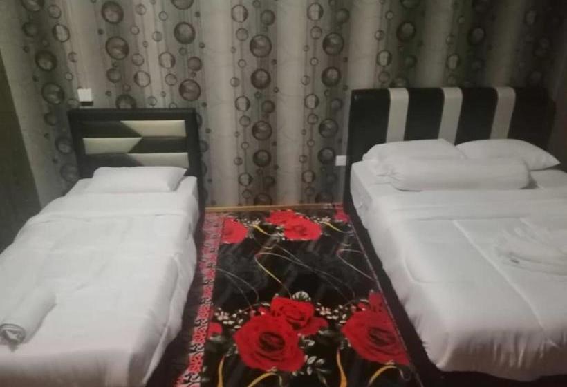 فندق Spot On 89832 Famili Inn Ombak Rindu