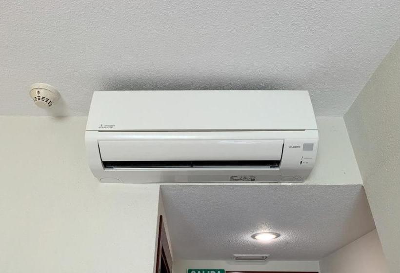 پانسیون Hostal Area 99