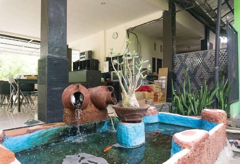 ペンション Reddoorz Syariah @ Garuda Street Sumbawa