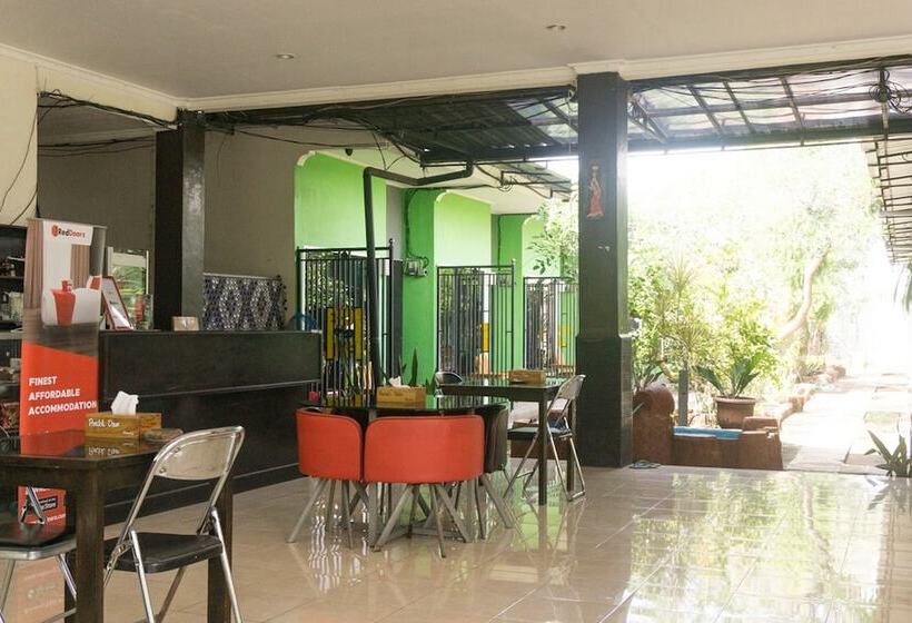 Пансион Reddoorz Syariah @ Garuda Street Sumbawa