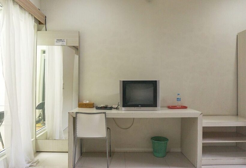 Пансион Reddoorz Syariah @ Garuda Street Sumbawa