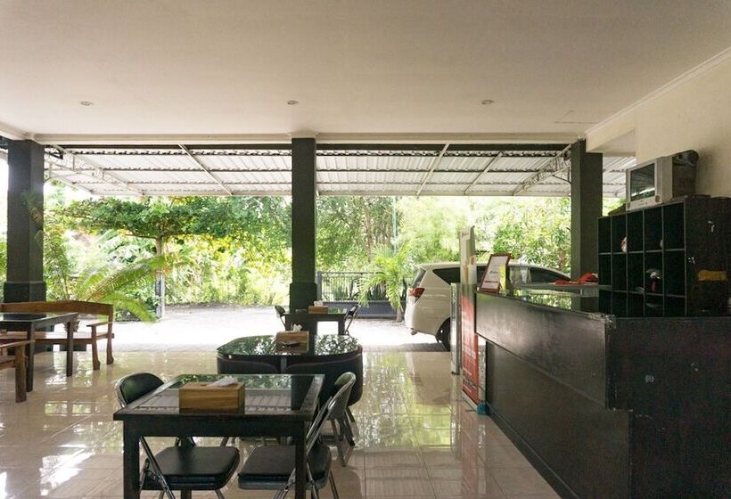 Пансион Reddoorz Syariah @ Garuda Street Sumbawa