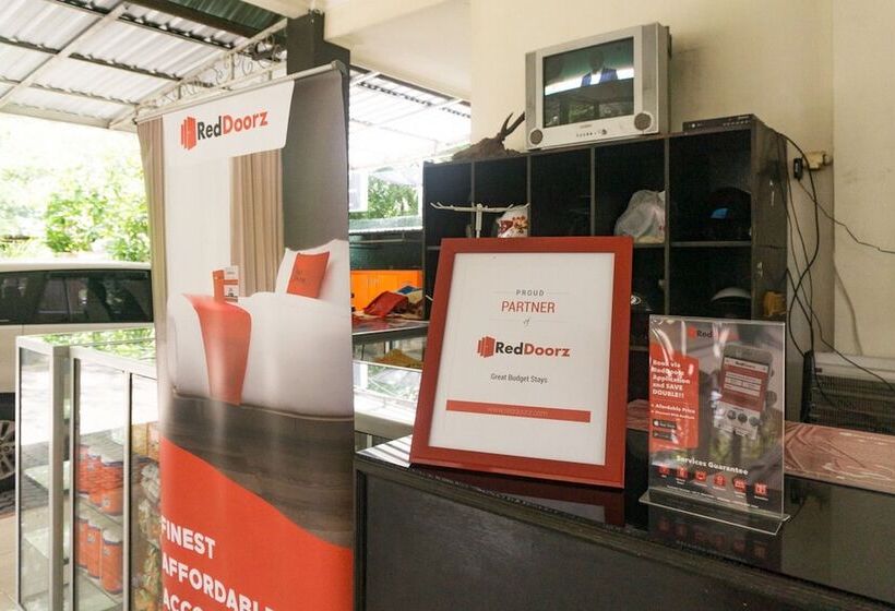 ペンション Reddoorz Syariah @ Garuda Street Sumbawa