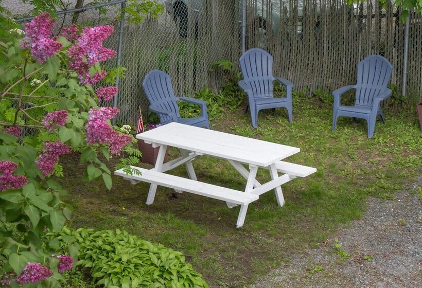 Bar Harbor Villager Motel   Downtown