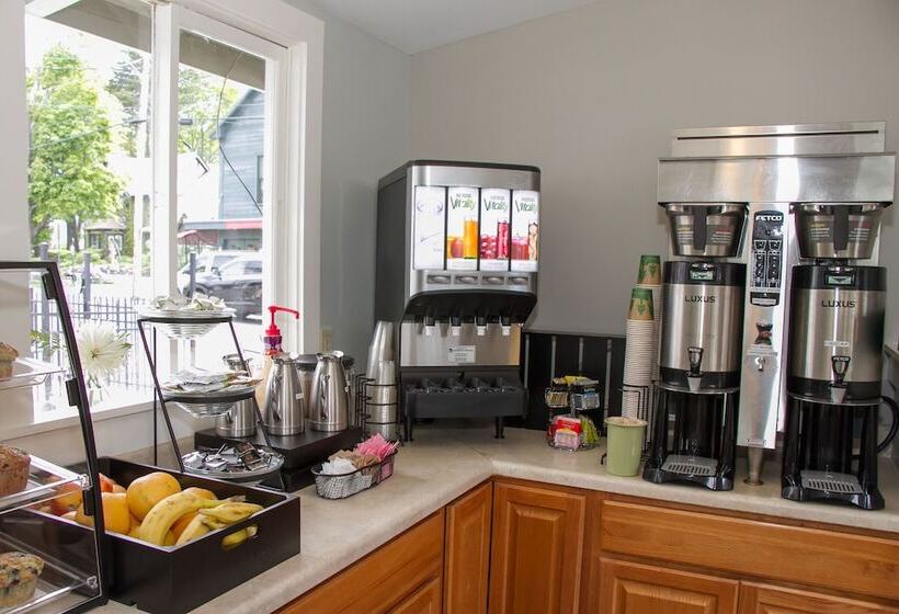 Bar Harbor Villager Motel   Downtown