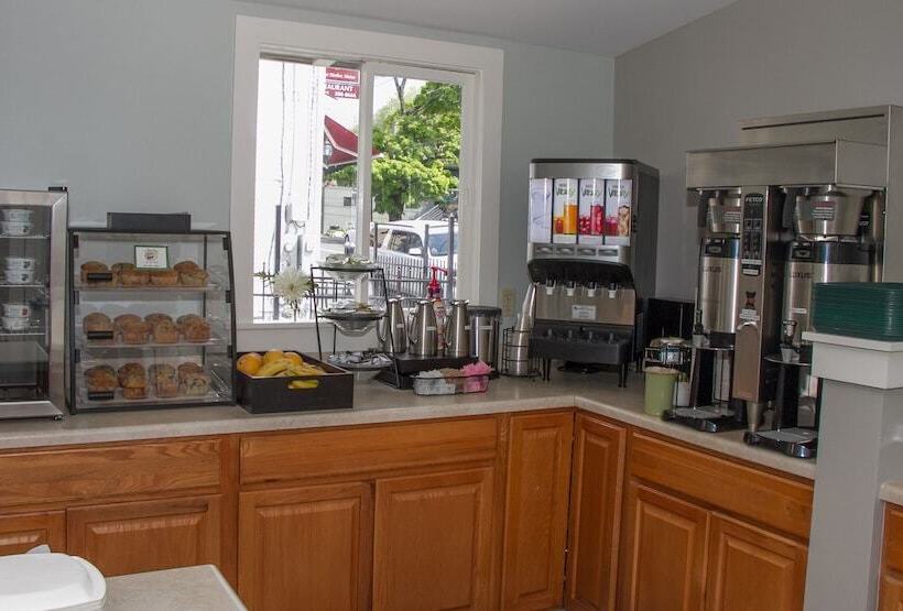 Bar Harbor Villager Motel   Downtown