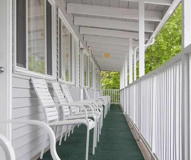 Bar Harbor Villager Motel   Downtown