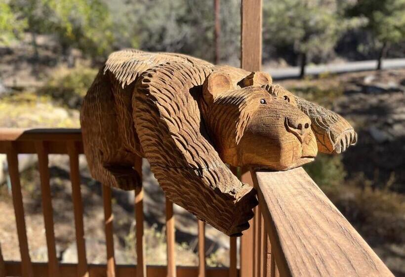 민박 Whispering Pines Lodge