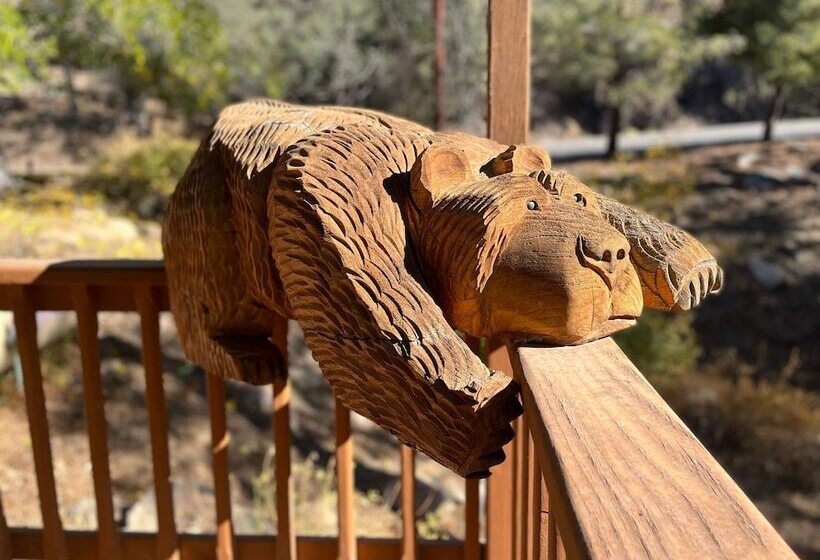 민박 Whispering Pines Lodge