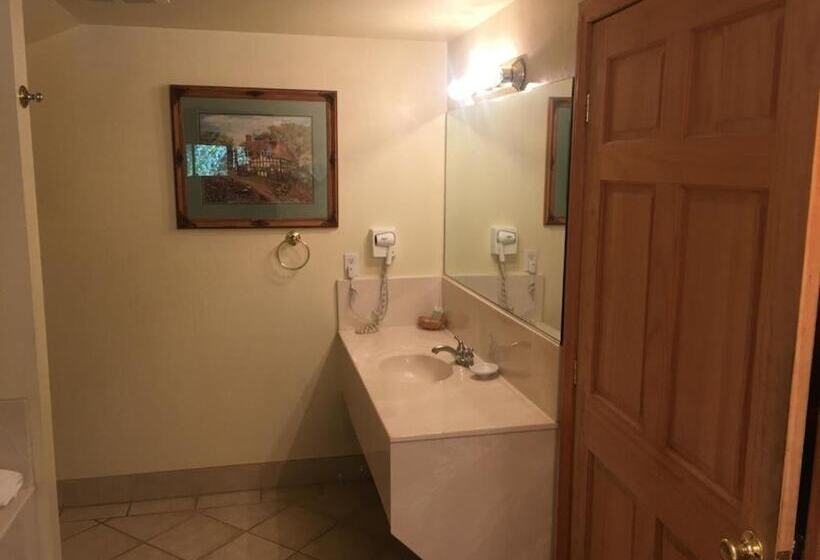 민박 Whispering Pines Lodge