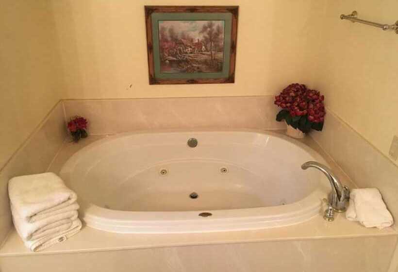 민박 Whispering Pines Lodge