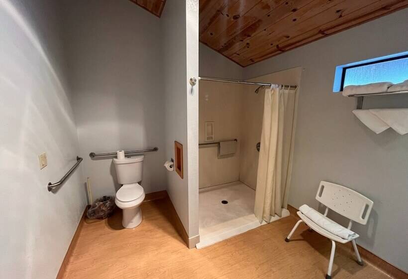 민박 Whispering Pines Lodge