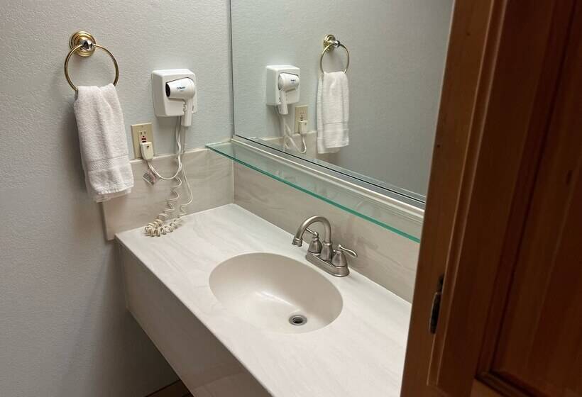 민박 Whispering Pines Lodge