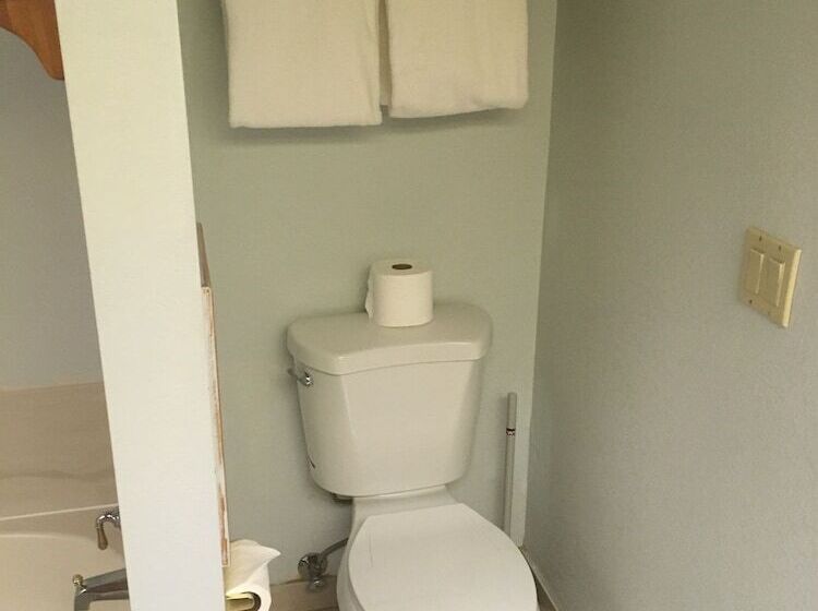 민박 Whispering Pines Lodge