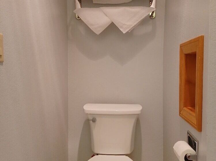 민박 Whispering Pines Lodge