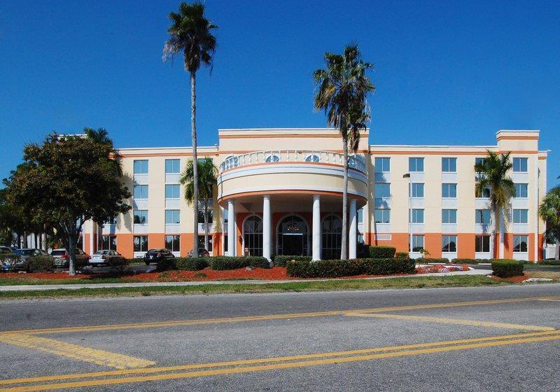 בית מלון כפרי Best Western Fort Myers Inn And Suites